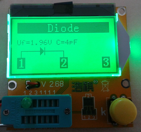 testeur_composants_-lcr-t3 photo de l'appareil montrant le résultat d'un test de diode LED