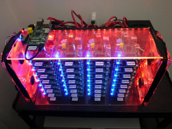 Assemblage des 33 Raspberry Pi constituant le super calculateur