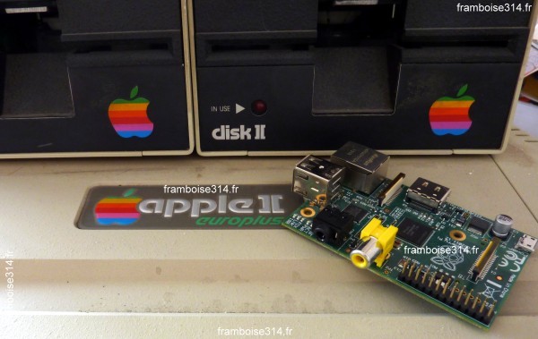 Un Raspberry Pi posé sur mon Apple II