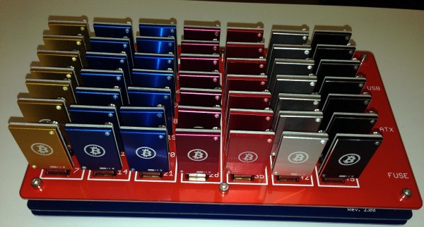 Hub USB 49 ports garni de clés pour le mining