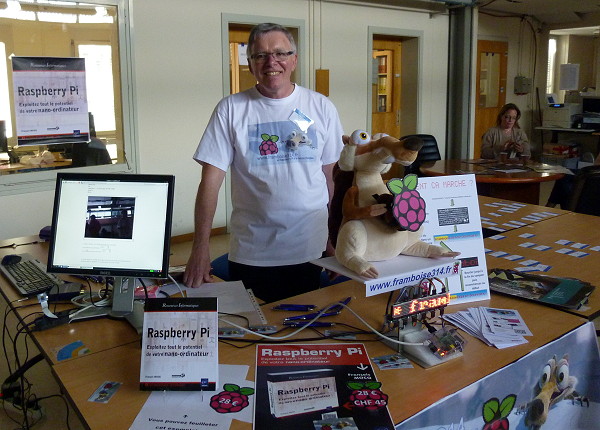 Présentation de framboise314, du livre Raspberry Pi, du journal lumineux et de raspiblog.fr avec sa caméra PiNoir