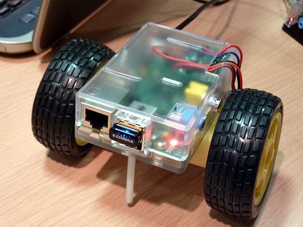 Gros plan sur le robot de Christophe