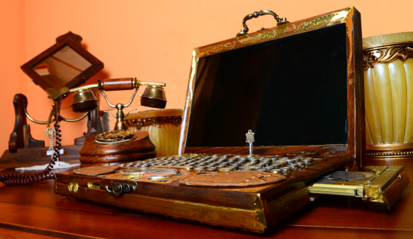 the_steampunk_laptop_by_zackary-600px