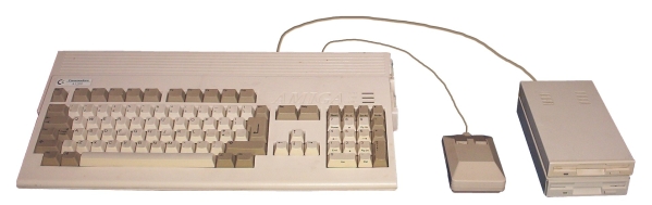 Amiga_1200_with_mouse,_drives