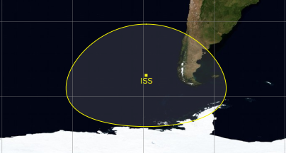 Image montrant l'ISS au large de l'Amérique du Sud entourée par la zone de visibilité terrestre.