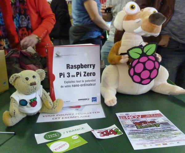 Scrat et Babbage encadrent mon livre Raspberry Pi 3 ou Pi Zero