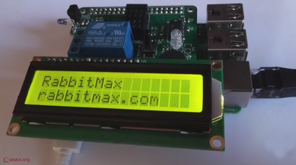 Raspberry Pi équipé d'une carte RabbitMax et d'un écran LCD