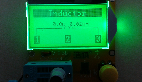 testeur_composants_-lcr-t3 photo de l'appareil montrant le résultat d'un test d'inductance.