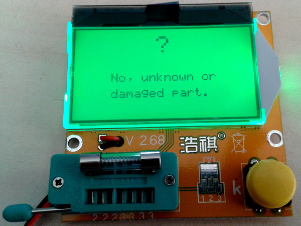 testeur_composants_-lcr-t3 photo de l'appareil montrant le résultat d'un test de fusible avec un message d'erreur