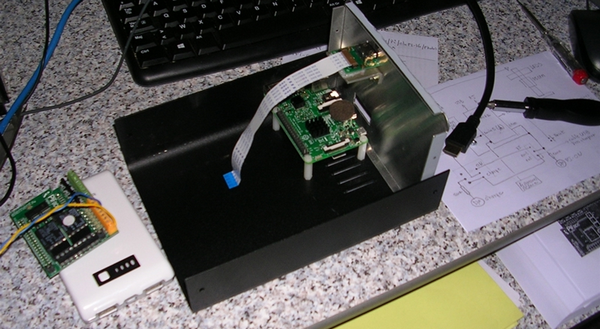 Début du montage du timelapse : montage du Raspberry Pi et de l'adaptateur HDMI