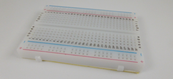 Carte de prototypage encore appelée BreadBoard ou planche à pain - Photo François MOCQ