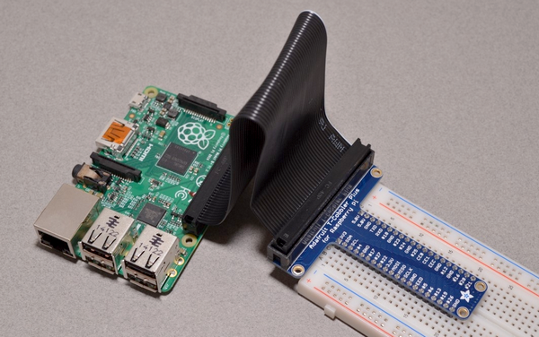 Pi Cobbler sur Raspberry Pi - https://www.bc-robotics.com/wp-content/uploads/2015/10/pi-t-cobbler-plus1.jpg