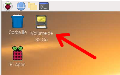 Carte SD montée sur le bureau de Raspberry Pi OS