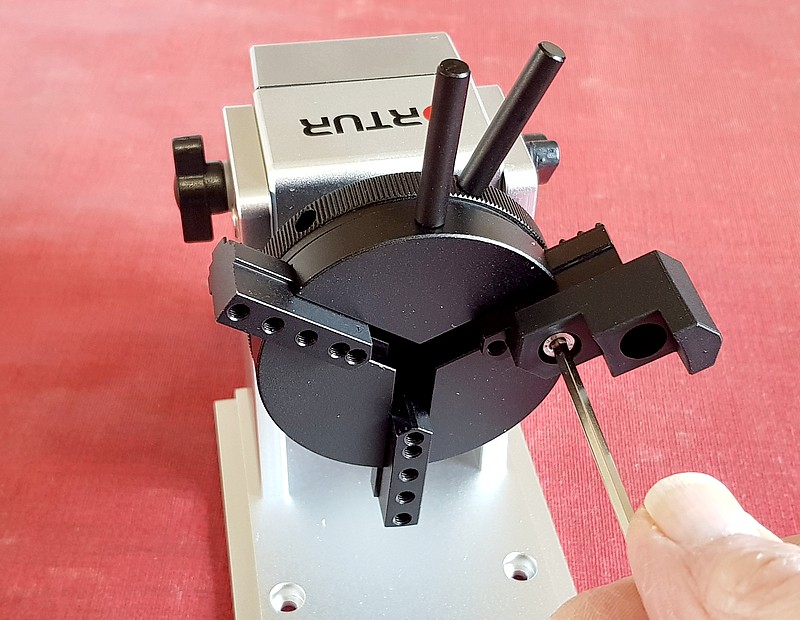 Ortur Mandrin rotatif (Rotary chuck) pour graveur Laser YRC1.0